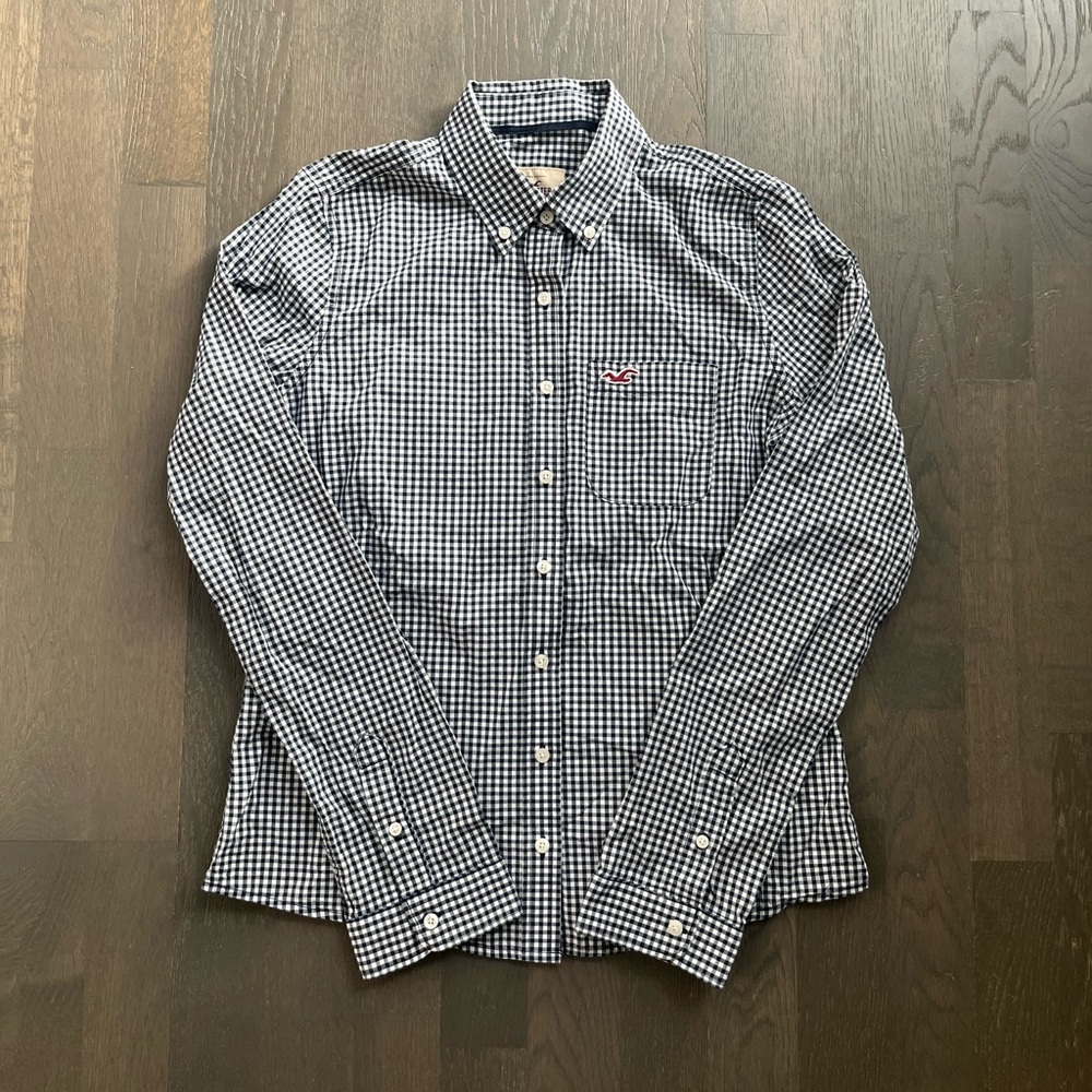 Hollister navy and white plaid button up collared and cuffed longsleeve tee
